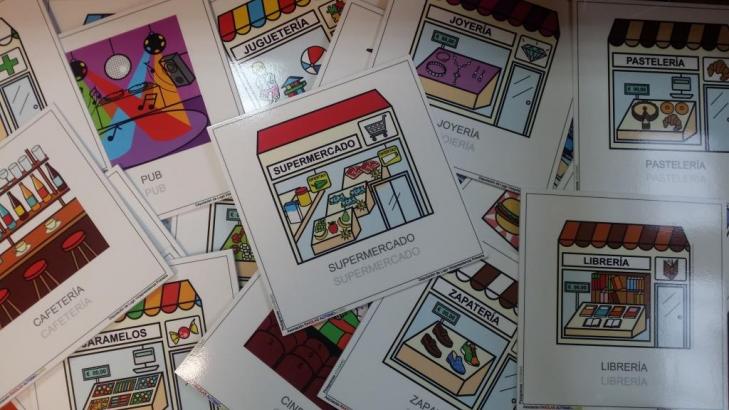 lugo-fala-ya-esta-distribuyendo-pictogramas-impresos-entre-los-negocios-lucenses