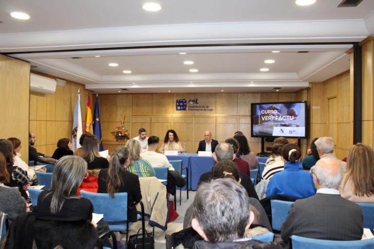 salon-lleno-en-la-cel-para-la-jornada-sobre-verifactu